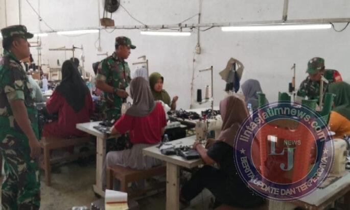 Babinsa Berikan Pendampingan dan Dukungan kepada UMKM Konveksi Pakaian